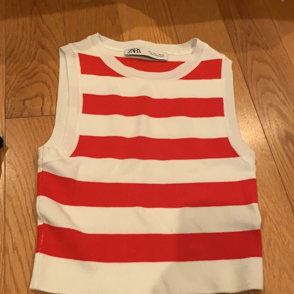 Size small Zara. Comes with a red and white shirt as well as a black one - Picture 3 of 8